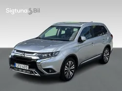 Silver Begagnad 2018 Mitsubishi Outlander SUV | 209 900 kr (Lite dyr)