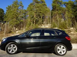 Svart Begagnad 2017 BMW 225 Active Tourer Sport Line Minibuss | 185 000 kr (Marknadspris)