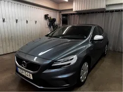 Grå Begagnad 2019 Volvo V40 R-Design Kombi | 149 999 kr (Bra pris)