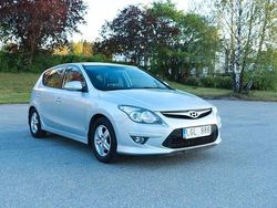 Silver Begagnad 2011 Hyundai i30 Halvkombi | 44 700 kr (Marknadspris)