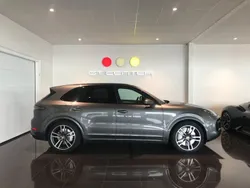 Grå Begagnad 2019 Porsche Cayenne Turbo SUV | 819 900 kr (Marknadspris)