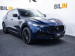 Mörkblå (blå) Begagnad 2017 Maserati Levante SUV | 429 900 kr
