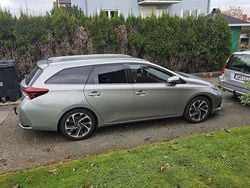 Grå Begagnad 2015 Toyota Auris Touring Sports Active Kombi | 105 000 kr
