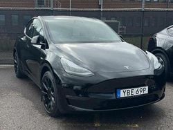 Svart Begagnad 2023 Tesla Model Y SUV | 399 000 kr (Bra pris)