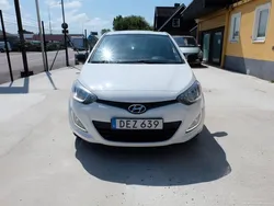Vit Begagnad 2015 Hyundai i20 Premium Halvkombi | 94 900 kr (Bra pris)