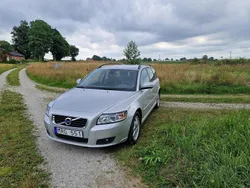 Grå Begagnad 2011 Volvo V50 Momentum Kombi | 58 000 kr (Marknadspris)