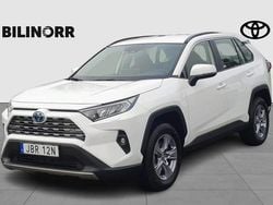 Vit Ny 2025 Toyota RAV4 Hybrid Active SUV | 434 900 kr (Marknadspris)