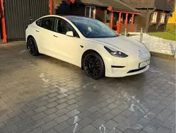 Vit Begagnad 2021 Tesla Model 3 Standard Range Plus Sedan | 250 000 kr (Bra pris)