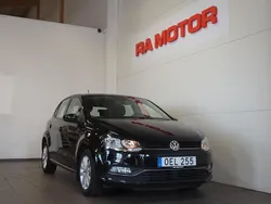 Svart Begagnad 2016 VW Polo Halvkombi | 149 900 kr (Marknadspris)