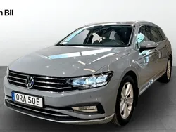 Grå Begagnad 2023 VW Passat Kombi | 364 900 kr (Marknadspris)