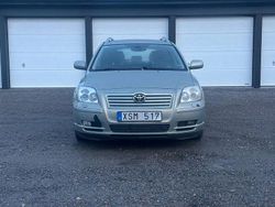 Ljusgrön Begagnad 2005 Toyota Avensis Kombi | 27 900 kr (Marknadspris)