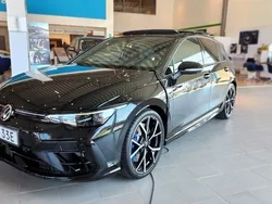 Svart (grenadilla black metallic) Ny 2025 VW Golf VIII R Kombi | 638 000 kr