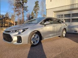 Silvermetallic Begagnad 2024 Suzuki Swace Kombi | 319 500 kr (Marknadspris)