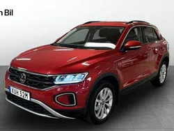Röd Begagnad 2024 VW T-Roc Edition SUV | 324 800 kr (Marknadspris)