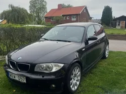 Svart Begagnad 2005 BMW 116 Halvkombi | 29 500 kr (Marknadspris)