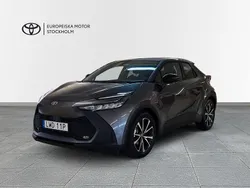 Mörkgrå (grå) Begagnad 2024 Toyota C-HR Style SUV | 329 900 kr (Marknadspris)