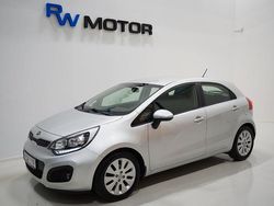 Grå Begagnad 2014 Kia Rio Halvkombi | 99 800 kr (Marknadspris)