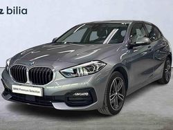 Grå Begagnad 2023 BMW 118 Halvkombi | 239 900 kr