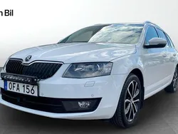 Vit Begagnad 2016 Skoda Octavia Style Kombi | 124 900 kr (Marknadspris)