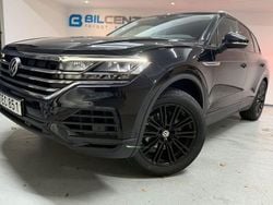Svart Begagnad 2018 VW Touareg R-line SUV | 354 900 kr (Marknadspris)