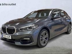 Grå Begagnad 2020 BMW 118 Halvkombi | 199 900 kr (Bra pris)