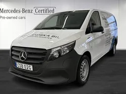 Vit Begagnad 2025 Mercedes e-Vito Minibuss | 599 000 kr (Superpris)