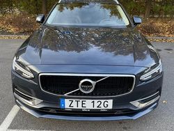 Blå Begagnad 2020 Volvo V90 Momentum Kombi | 300 000 kr (Superpris)