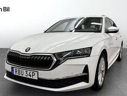 Vit (candy white) Begagnad 2025 Skoda Octavia Kombi | 314 900 kr (Lite dyr)
