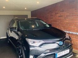 Svart Begagnad 2016 Toyota RAV4 Hybrid Executive SUV | 208 000 kr (Marknadspris)