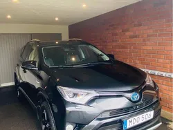 Svart Begagnad 2016 Toyota RAV4 Hybrid Executive SUV | 208 000 kr (Marknadspris)