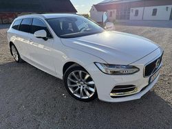 Vit Begagnad 2020 Volvo V90 Momentum Kombi | 269 000 kr (Marknadspris)