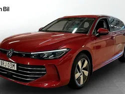 Röd Begagnad 2024 VW Passat Business Kombi | 358 000 kr (Marknadspris)
