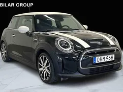 Svart Begagnad 2023 Mini Cooper SE Halvkombi | 229 000 kr