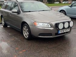 Grå Begagnad 2008 Volvo V70 Kinetic Kombi | 30 000 kr (Marknadspris)