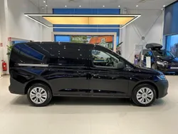 Svart (deep black pärleffekt) Ny 2025 VW Caddy Maxi Minibuss | 551 875 kr (Dyr)