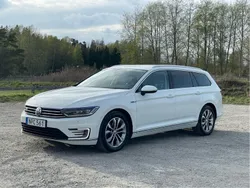 Vit Begagnad 2017 VW Passat GTE Kombi | 160 000 kr (Marknadspris)