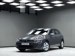 Grå Begagnad 2022 VW Golf VIII Halvkombi | 279 900 kr (Marknadspris)