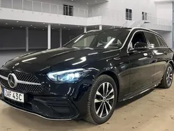 Svart (obsidiansvart metallic) Begagnad 2023 Mercedes C300e AMG Kombi | 469 000 kr (Bra pris)