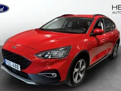Röd (red) Begagnad 2022 Ford Focus Active Halvkombi | 184 900 kr (Marknadspris)