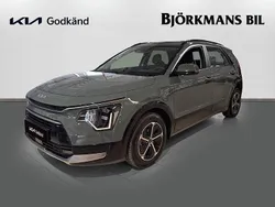 Grön (/cge/ city scape green) Begagnad 2023 Kia Niro SUV | 339 000 kr (Marknadspris)