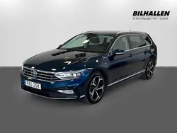 Blå Begagnad 2022 VW Passat R-line Kombi | 299 900 kr (Marknadspris)