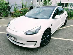 Vit Begagnad 2022 Tesla Model 3 Standard Range Plus Sedan | 299 000 kr