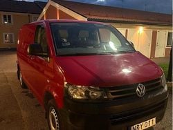 Röd Begagnad 2015 VW T5 Van | 110 000 kr (Marknadspris)