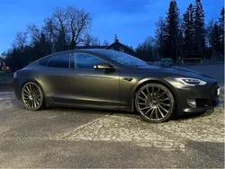 Svart Begagnad 2018 Tesla Model S Sedan | 270 000 kr (Bra pris)