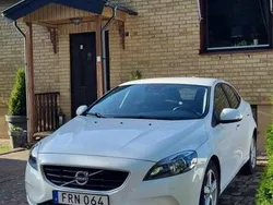 Vit Begagnad 2016 Volvo V40 Kinetic Kombi | 98 000 kr (Marknadspris)