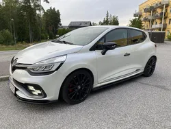 Begagnad 2017 Renault Clio IV Trophy Halvkombi | 195 000 kr