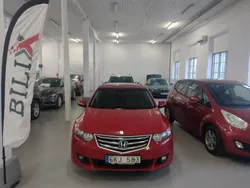 Röd Begagnad 2009 Honda Accord Kombi | 39 800 kr (Bra pris)