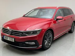 Röd Begagnad 2021 VW Passat Business Sedan | 199 000 kr (Marknadspris)