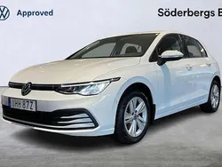 Vit Begagnad 2022 VW Golf VIII Life Halvkombi | 224 500 kr (Marknadspris)