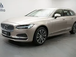 Ljusgrå Ny 2024 Volvo V90 Core Kombi | 544 900 kr (Marknadspris)
